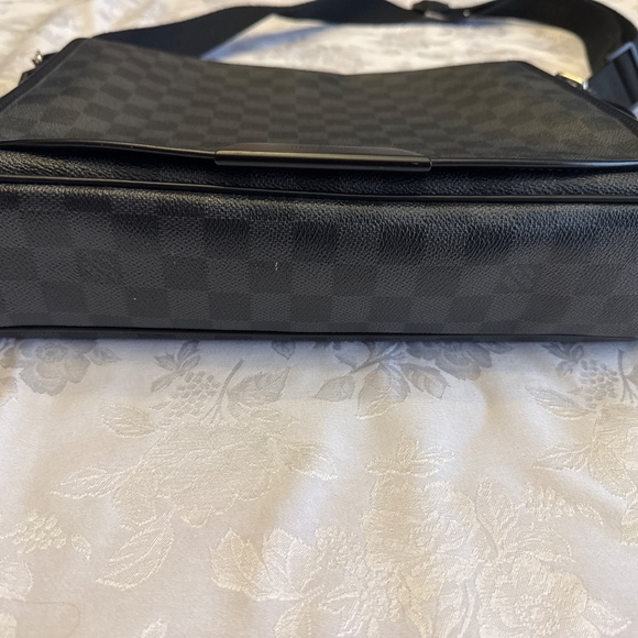 Authentic Louis Vuitton Graphite Damier District MM Cross Body Bag - Picture 14 of 16